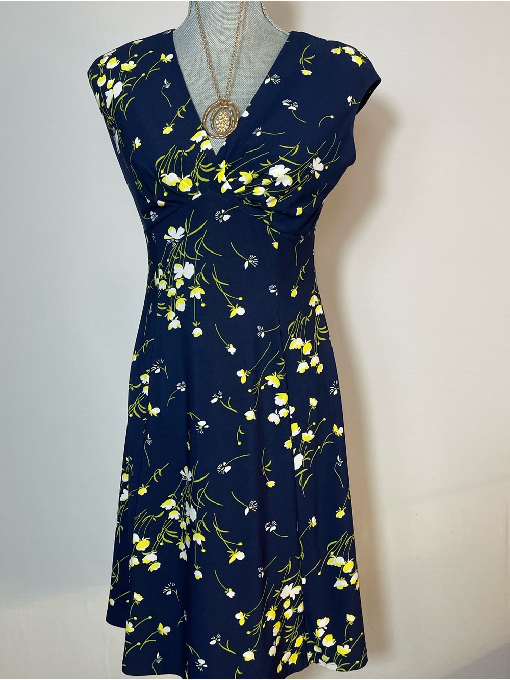Chaps Women’s Navy Yellow White Floral V-Neck Sleeveless Knee Dress S. SKU#0761